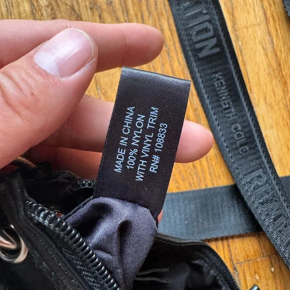 KENNETH COLE REACTION - Picture 2 of 6